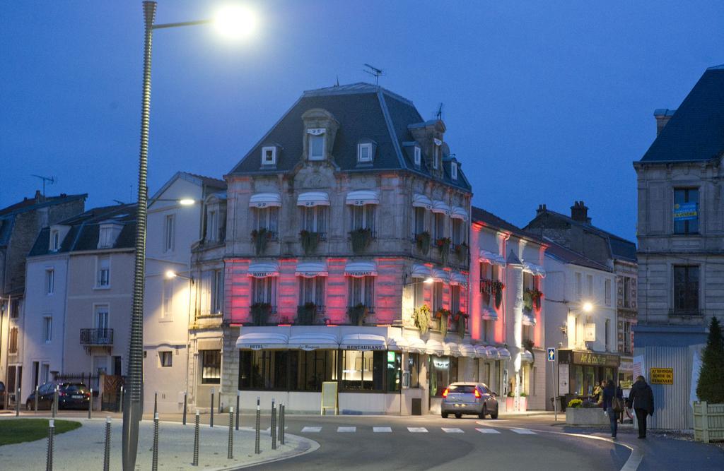Hotel Restaurant Des Remparts Chaumont  Eksteriør billede