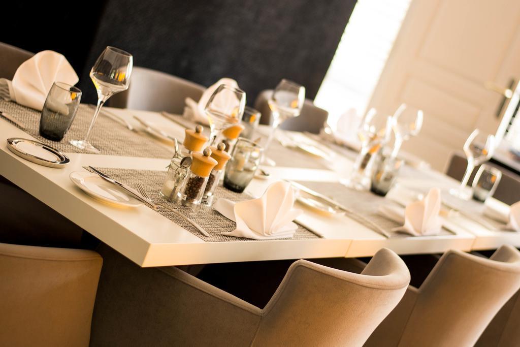 Hotel Restaurant Des Remparts Chaumont  Eksteriør billede