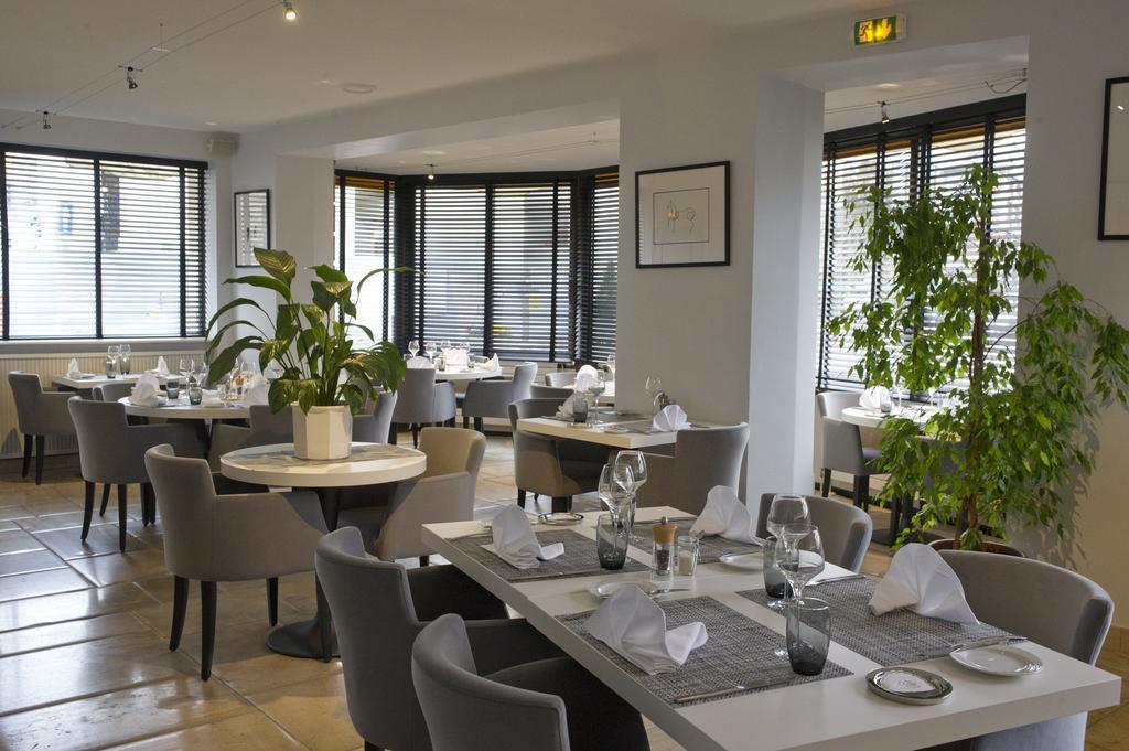 Hotel Restaurant Des Remparts Chaumont  Eksteriør billede